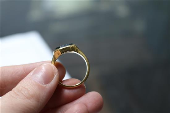 A George V 18ct gold and bloodstone octagonal signet ring, size Q.